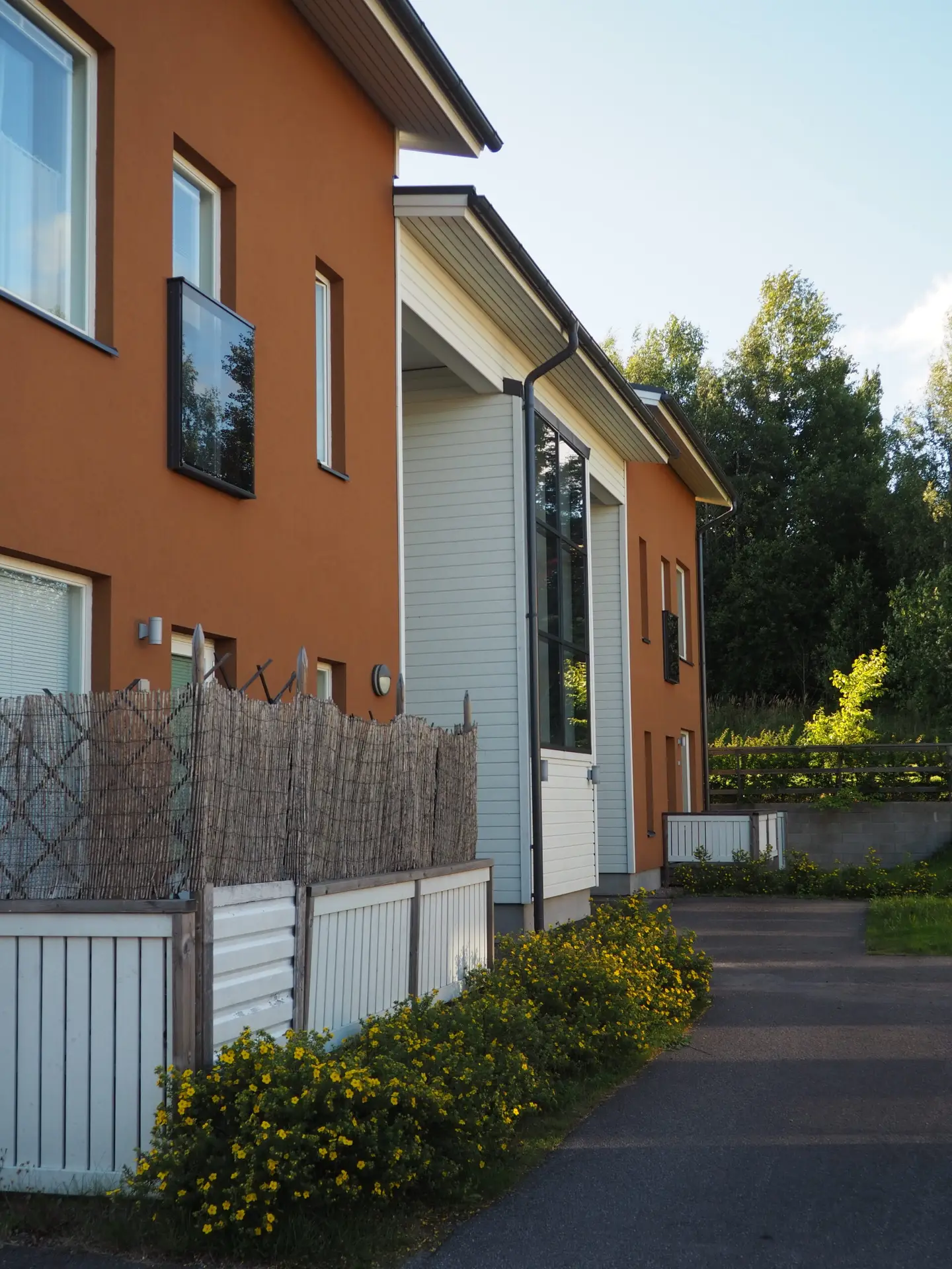 As. Oy Kirkkonummen Tolsanhovi ja Tarutähti, 50 kerrostaloasuntoa Kirkkonummella